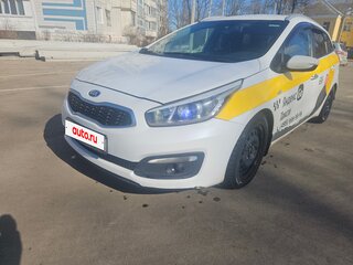 2017 Kia Ceed II Рестайлинг, белый, 820000 рублей, вид 1