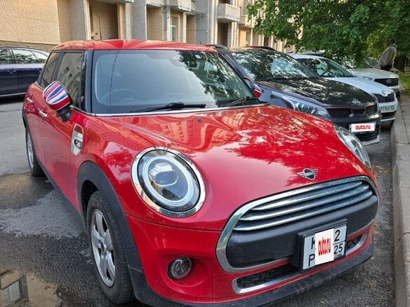 2020 Mini Hatch One III (F55/F56) Рестайлинг, красный, 1650000 рублей - вид 2