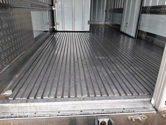 2013 Isuzu Forward (F-Series), белый, 6250000 рублей - вид 9