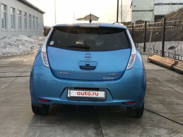 2012 Nissan Leaf (EM57) I (ZE0/AZE0), голубой, 650000 рублей - вид 9