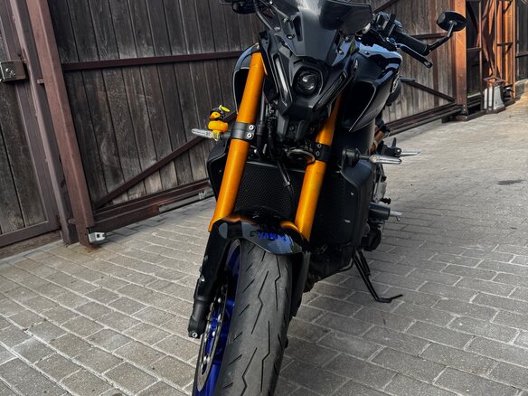 2021 Yamaha MT-09 (FZ-09), серый, 1200000 рублей - вид 1