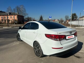 2015 Kia Rio III Рестайлинг, белый, 770000 рублей, вид 3