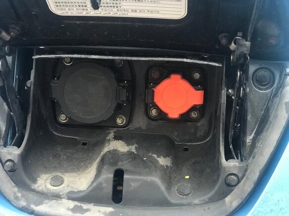 2012 Nissan Leaf (EM57) I (ZE0/AZE0), голубой, 650000 рублей - вид 6
