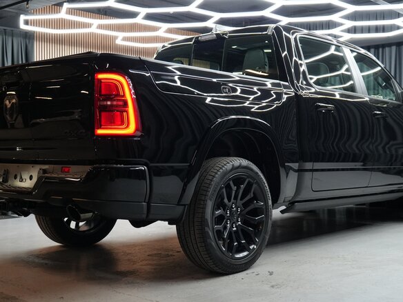 2026 Ram 1500 Crew Cab V Рестайлинг, чёрный, 10591600 рублей - вид 5