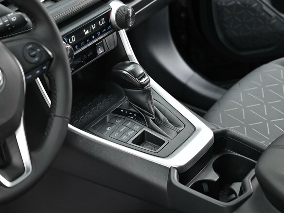 2021 Toyota RAV4 V (XA50), чёрный, 2755000 рублей - вид 8