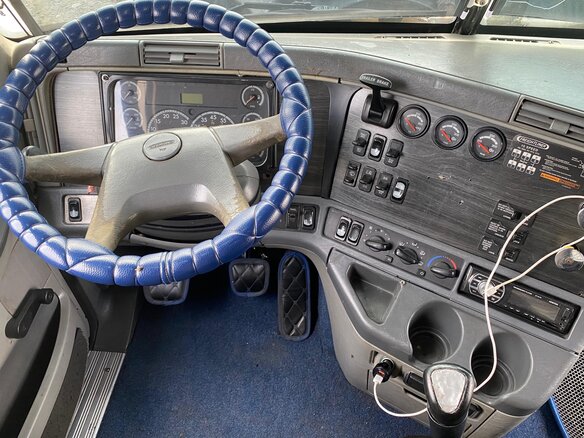 2004 Freightliner Columbia, синий, 2700000 рублей - вид 8