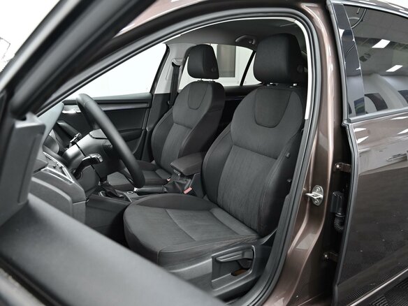 2017 Skoda Octavia III (A7) Рестайлинг, коричневый, 1765000 рублей - вид 9