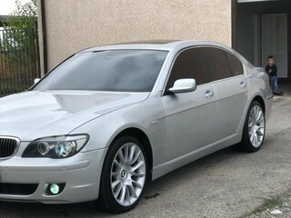 2005 BMW 7 серии 750i IV (E65/E66) Рестайлинг, серебристый, 900000 рублей, вид 3