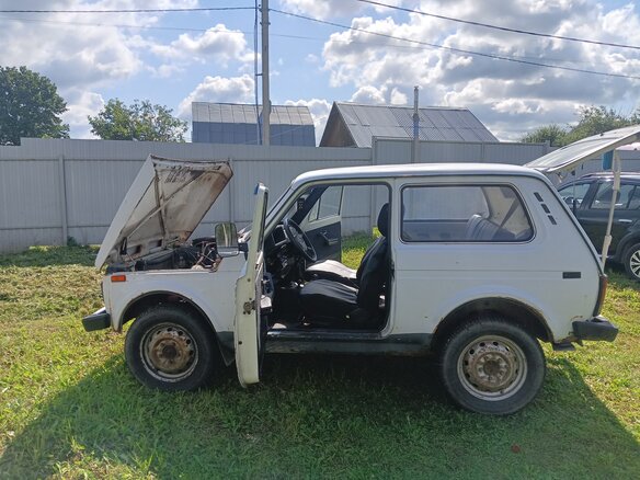 1997 Lada (ВАЗ) 2121 (4x4) I Рестайлинг, белый, 400000 рублей - вид 2