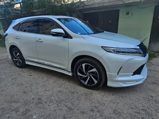 2018 Toyota Harrier III (XU60) Рестайлинг, белый, 3300000 рублей, вид 5