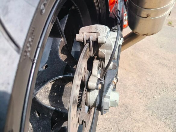 2013 KTM 690 Duke, белый, 475000 рублей - вид 12