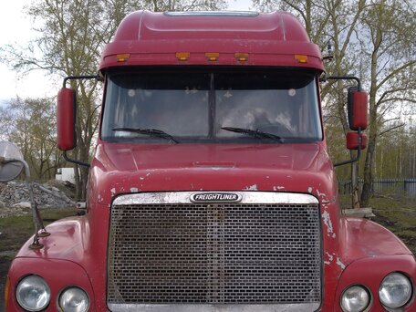 2002 Freightliner Century Class, красный, 2500000 рублей, вид 1