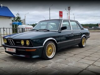 1981 BMW 5 серии 520i I (E12) Рестайлинг, зелёный, 1750000 рублей, вид 3