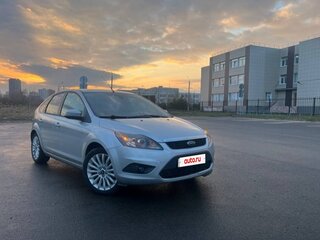 2010 Ford Focus II Рестайлинг, серебристый, 600000 рублей, вид 3