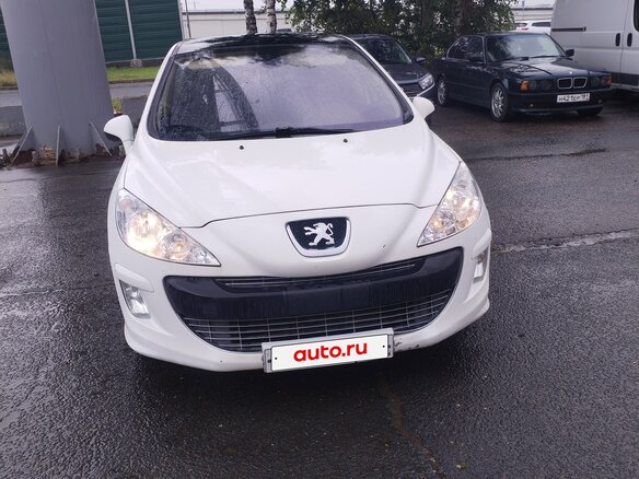 2009 Peugeot 308 I, белый, 400000 рублей