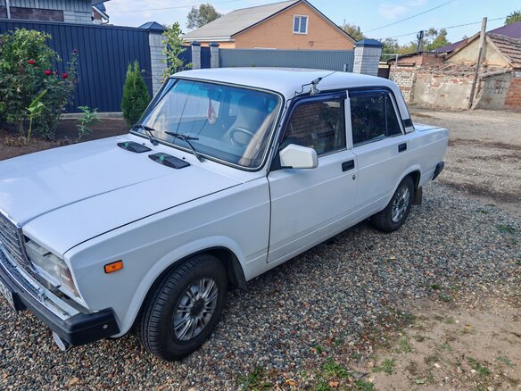 2009 Lada (ВАЗ) 2107, белый, 230000 рублей - вид 1