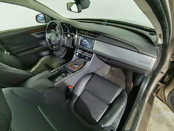 2016 Jaguar XF, коричневый - вид 1