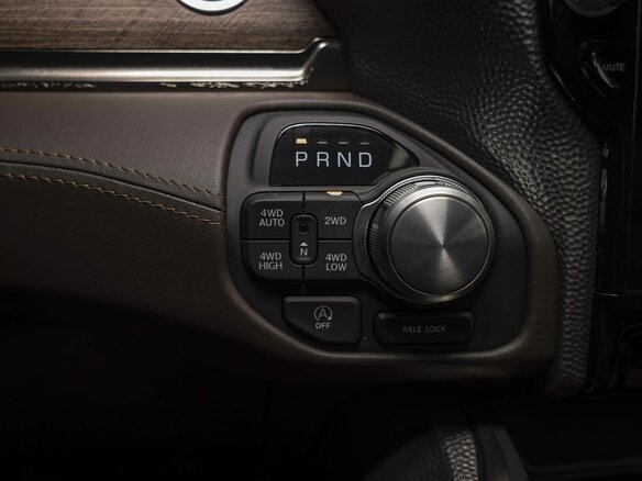 2026 Ram 1500 Crew Cab V Рестайлинг, синий, 9590000 рублей - вид 35