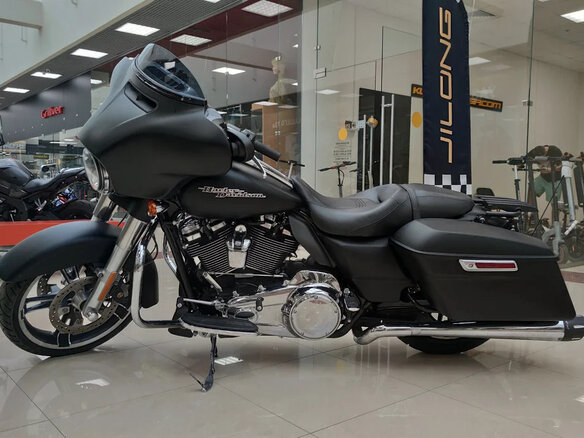 2017 Harley-Davidson Street Glide, чёрный - вид 13