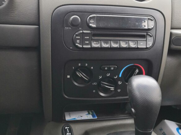 2005 Jeep Liberty (North America) I, чёрный - вид 10