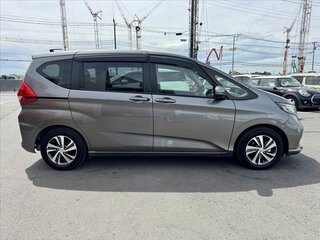 2022 Honda Freed II Рестайлинг, серебристый, 1389666 рублей, вид 5