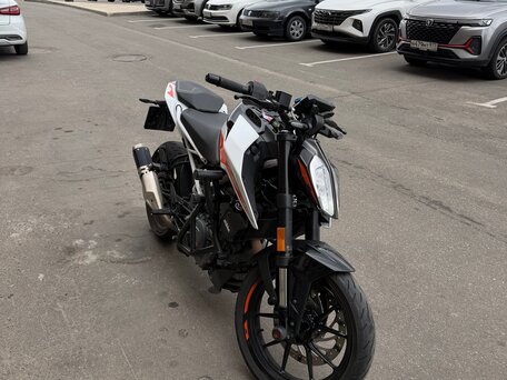 2021 KTM 390 Duke, белый, 390000 рублей, вид 4