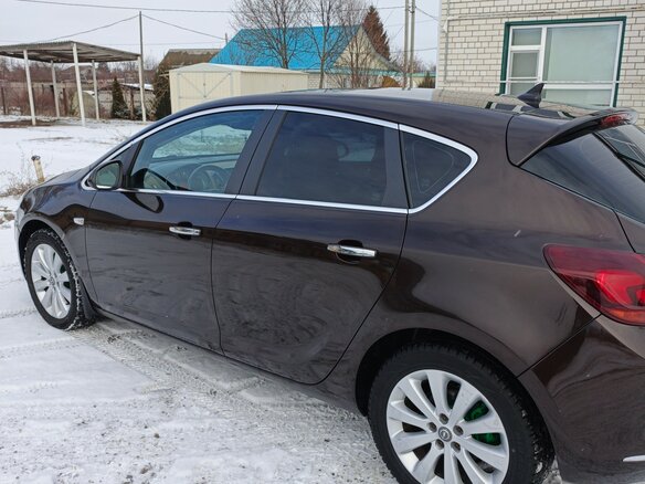 2013 Opel Astra J Рестайлинг, коричневый, 1190000 рублей - вид 6