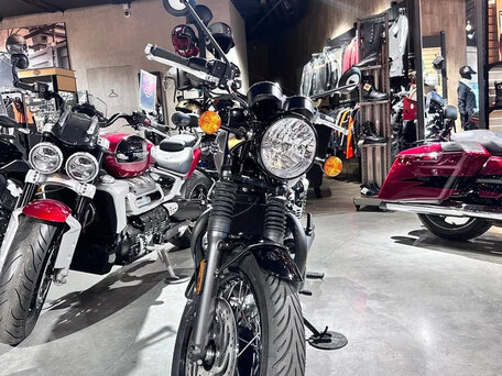 2024 Triumph Bonneville T120, серый, 1790000 рублей, вид 4