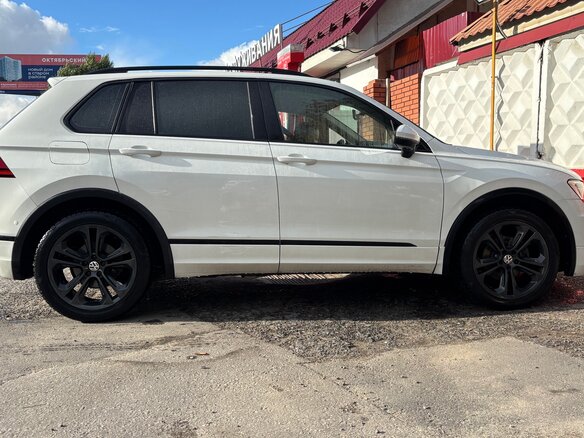 2019 Volkswagen Tiguan II, белый, 1600000 рублей - вид 4