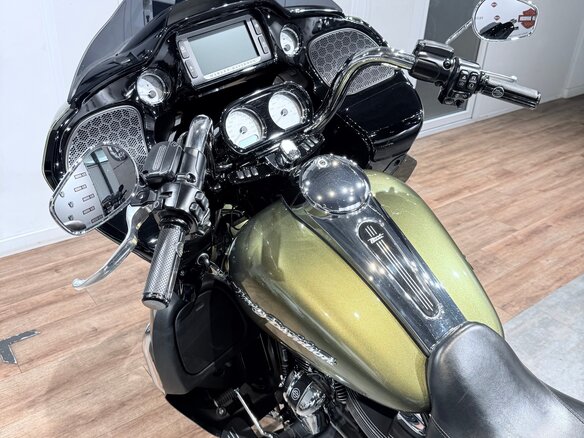 2017 Harley-Davidson Road Glide, зелёный, 1999000 рублей - вид 20