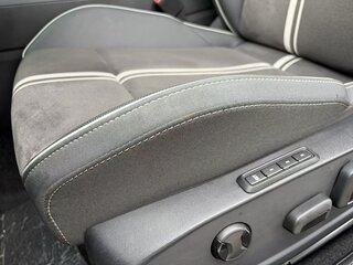 2022 Volkswagen Golf VIII, белый, 1800600 рублей, вид 4