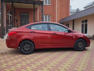 2011 Hyundai Solaris I, красный, 690000 рублей, вид 3