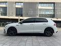 2023 Volkswagen Golf VIII, белый, 1800700 рублей - вид 4