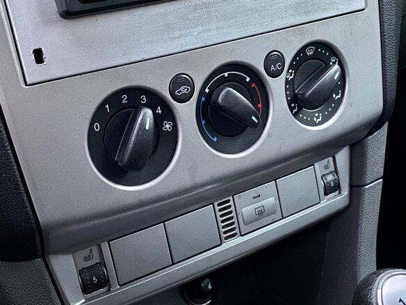 2009 Ford Focus II Рестайлинг, серебристый - вид 12