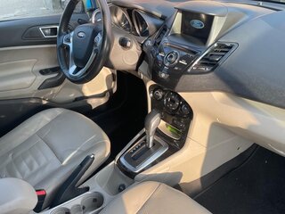 2017 Ford Fiesta Mk6 Рестайлинг, синий, 830000 рублей, вид 4
