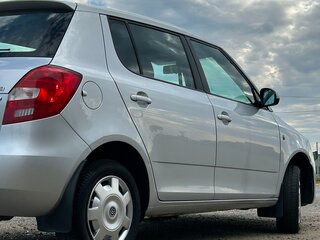 2012 Skoda Fabia II Рестайлинг, серебристый, 490000 рублей, вид 4