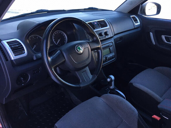 2009 Skoda Fabia II, красный - вид 4