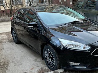 2017 Ford Focus III Рестайлинг, чёрный, 1200000 рублей, вид 3
