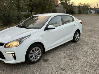 2019 Kia Rio IV, белый, 1550000 рублей, вид 1