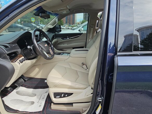 2018 Cadillac Escalade IV, синий, 6000000 рублей - вид 8