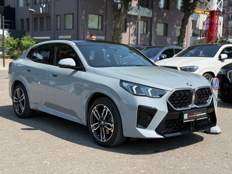 2026 BMW X2 xDrive25i II (U10), серый, 5840000 рублей, вид 1
