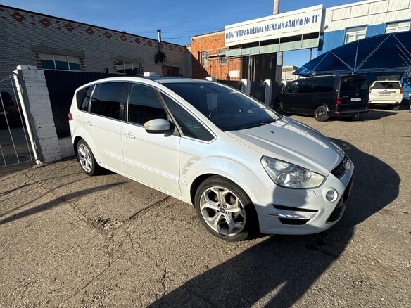 2013 Ford S-MAX I Рестайлинг, белый, 1200000 рублей - вид 3