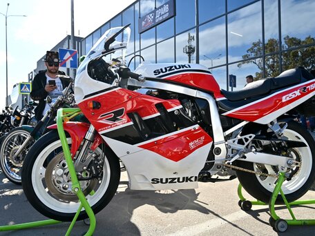1990 Suzuki GSX-R 750, красный, 900000 рублей, вид 2
