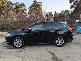 2015 Mitsubishi Outlander PHEV III Рестайлинг 2, чёрный, 2000000 рублей, вид 3