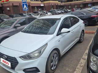 2018 Hyundai Solaris II, белый, 800000 рублей, вид 1
