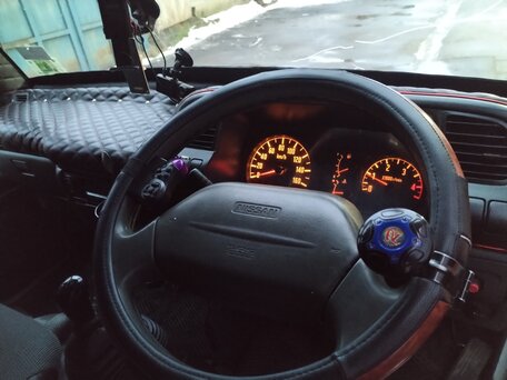 1988 Nissan Atlas, белый, 920000 рублей, вид 1