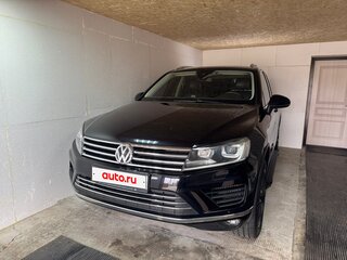 2015 Volkswagen Touareg II Рестайлинг, чёрный, 3750000 рублей, вид 3