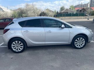 2011 Opel Astra J, серебристый, 700000 рублей, вид 4