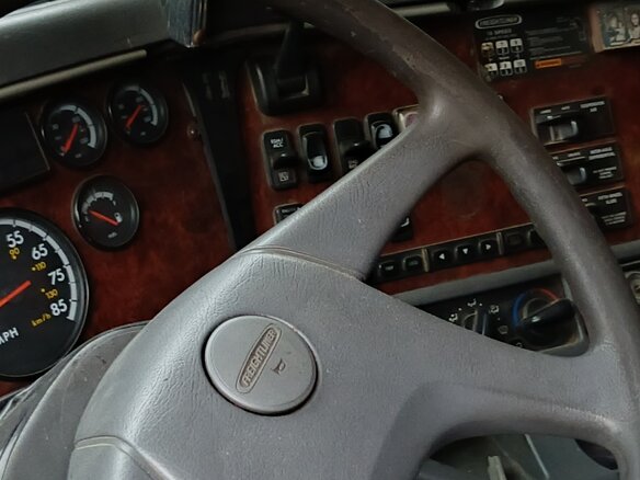 2003 Freightliner Century Class, зелёный, 2000000 рублей - вид 8