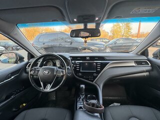 2019 Toyota Camry VIII (XV70), чёрный, 2550000 рублей, вид 2